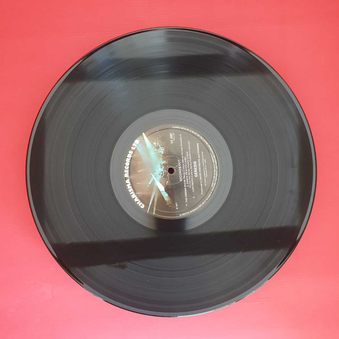 Genesis - Seconds Out - Image 4