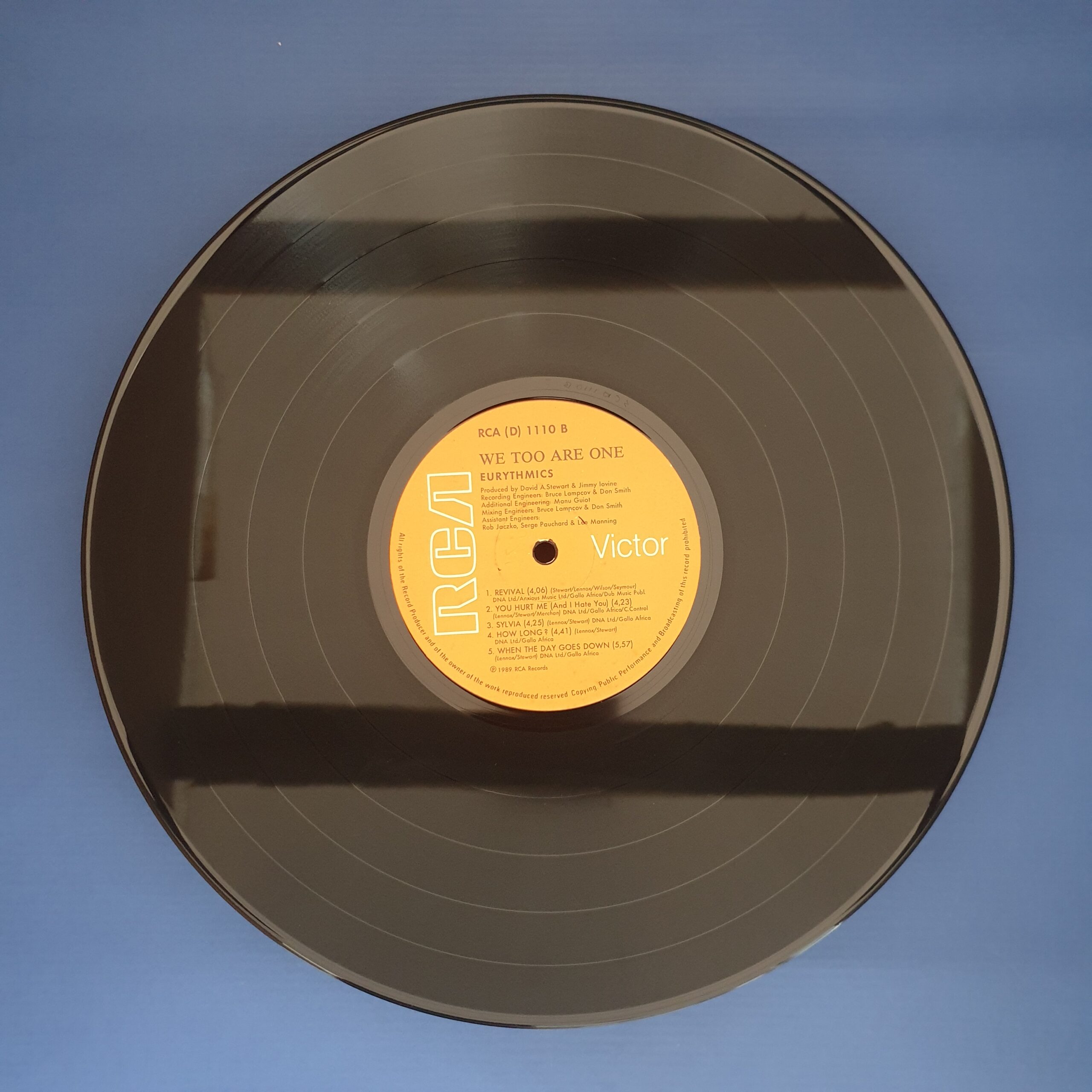 Eurythmics - We Too Are One - Image 3